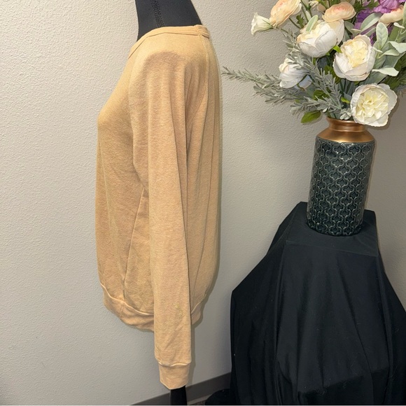 Magnolia Waco TX Graphic Sweatshirt Tan Cozy Pullover Large - Picture 3 of 10